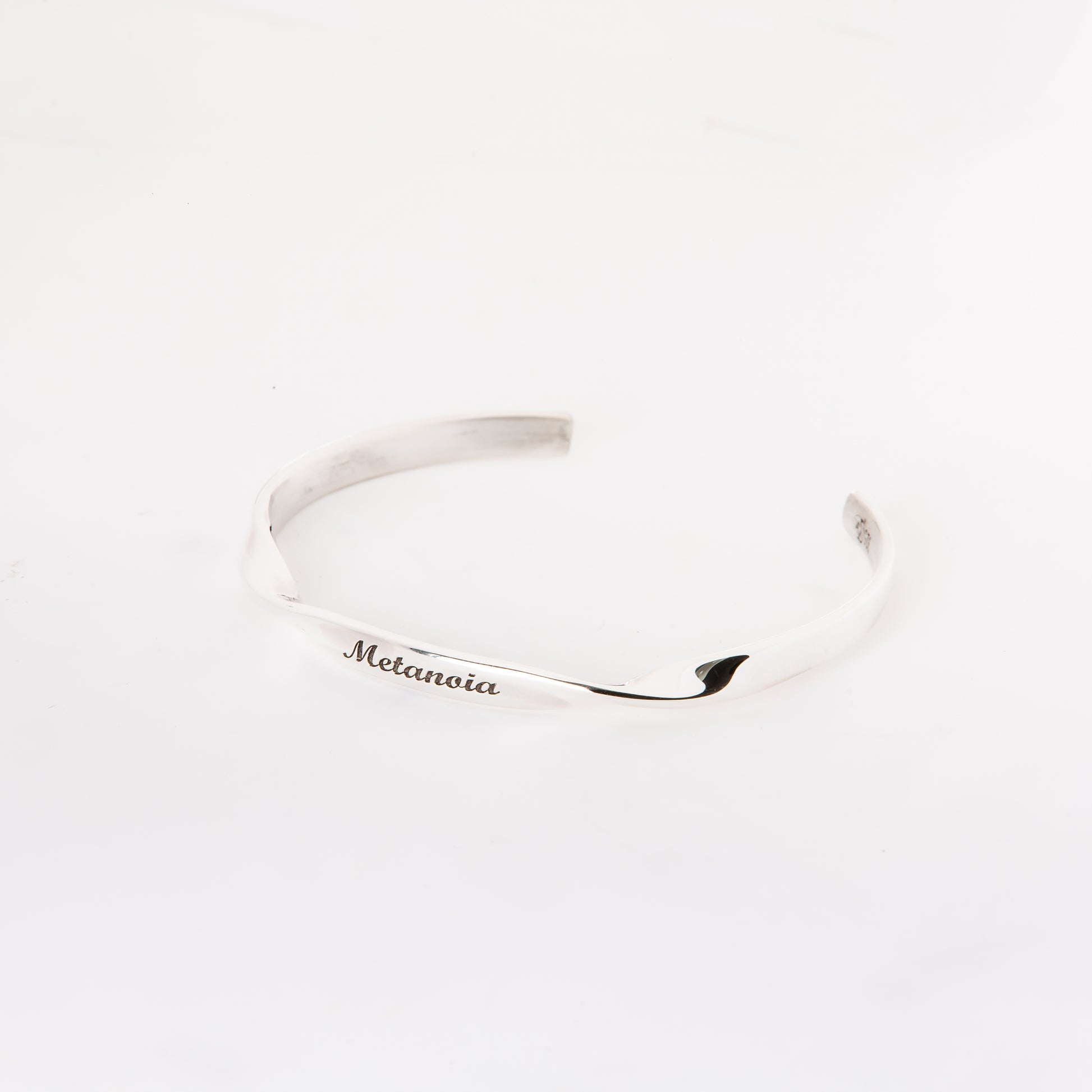 Modern and Timeless Silver Bangle for Every Occasion